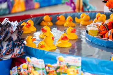 https://jubileeentertainment.com.au/img/services/lucky-ducks-carnival-game-for-hire-brisbane.jpg